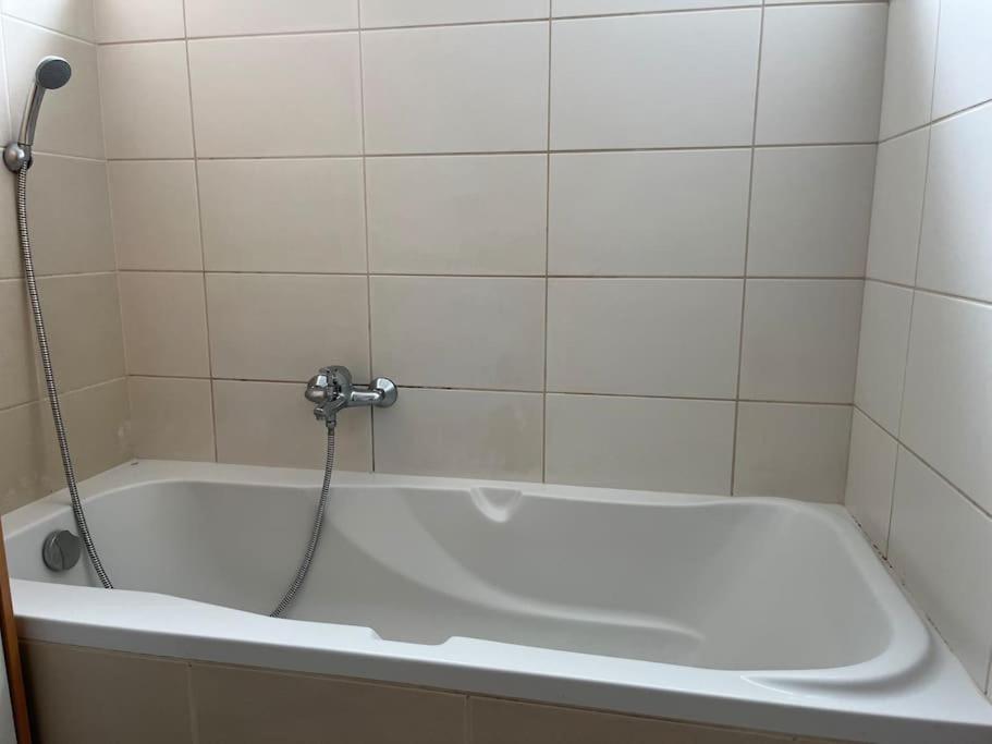 Apartment Hurka - 15 Min Do Centra, Garaz プラハ エクステリア 写真