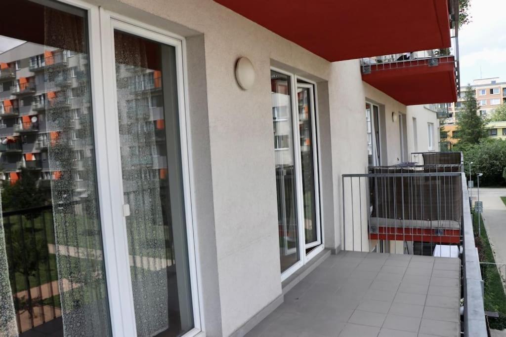 Apartment Hurka - 15 Min Do Centra, Garaz プラハ エクステリア 写真