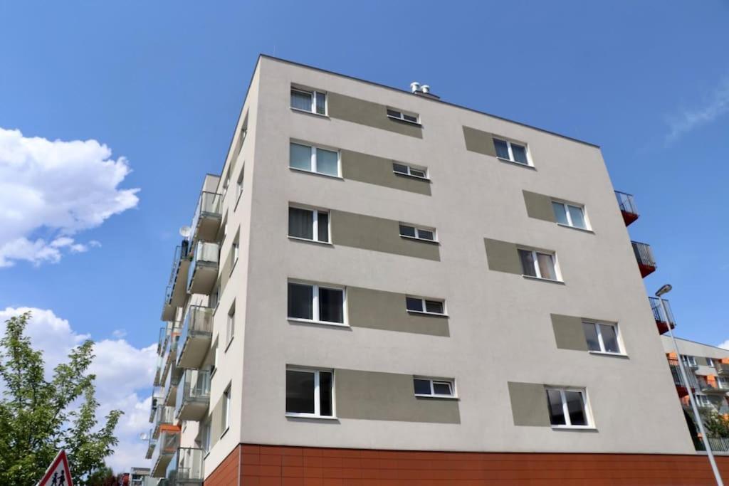 Apartment Hurka - 15 Min Do Centra, Garaz プラハ エクステリア 写真