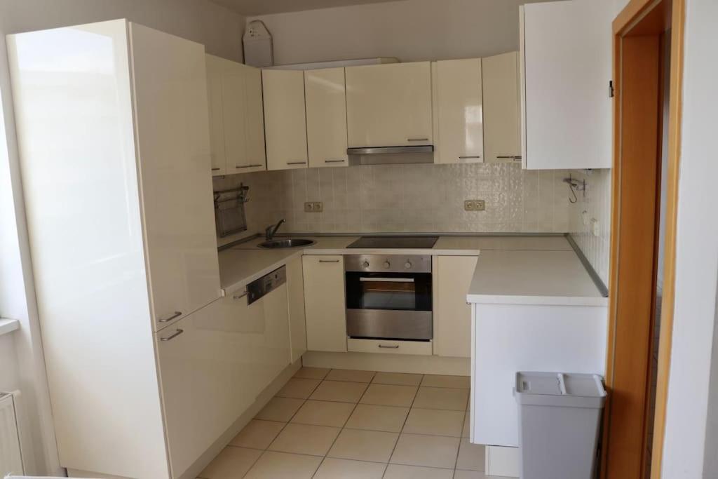 Apartment Hurka - 15 Min Do Centra, Garaz プラハ エクステリア 写真