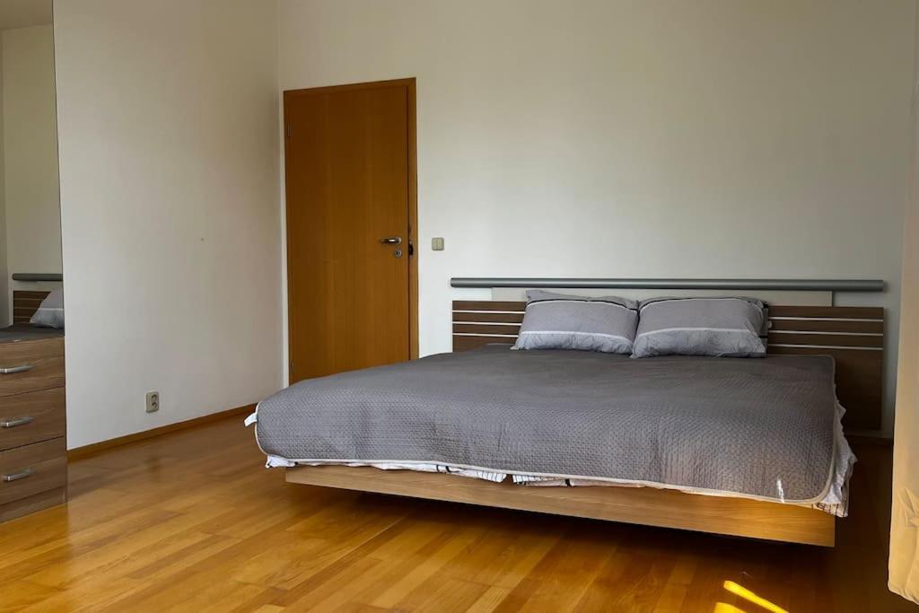 Apartment Hurka - 15 Min Do Centra, Garaz プラハ エクステリア 写真