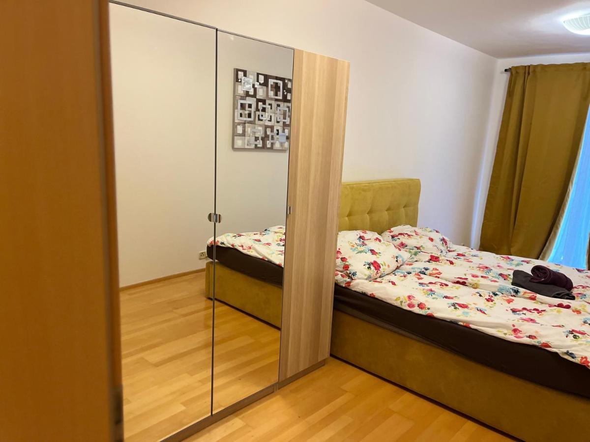 Apartment Hurka - 15 Min Do Centra, Garaz プラハ エクステリア 写真